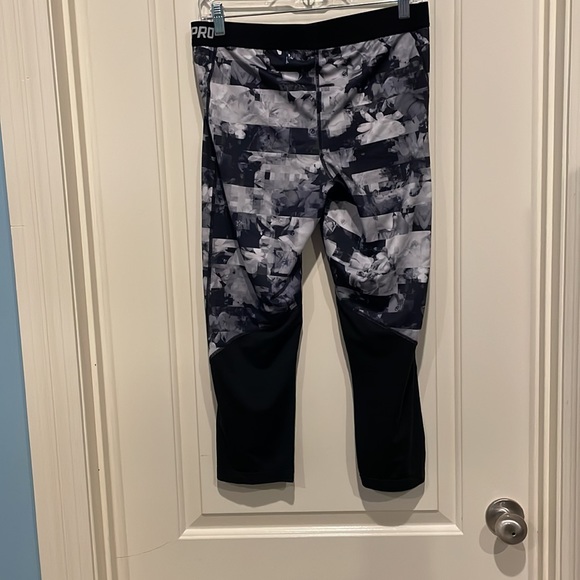 Women’s Nike Pro Capri Leggings size XL - Picture 3 of 6